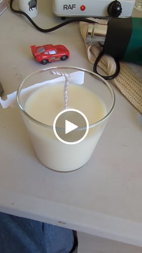 Customer video review of Fragancia PEAR & FREESIA