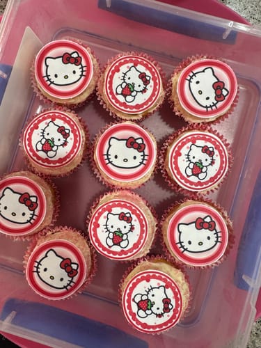 Customer photo review of 15 x 5 cm Pre-cut Standard Cupcake Custom Edible Icing Images