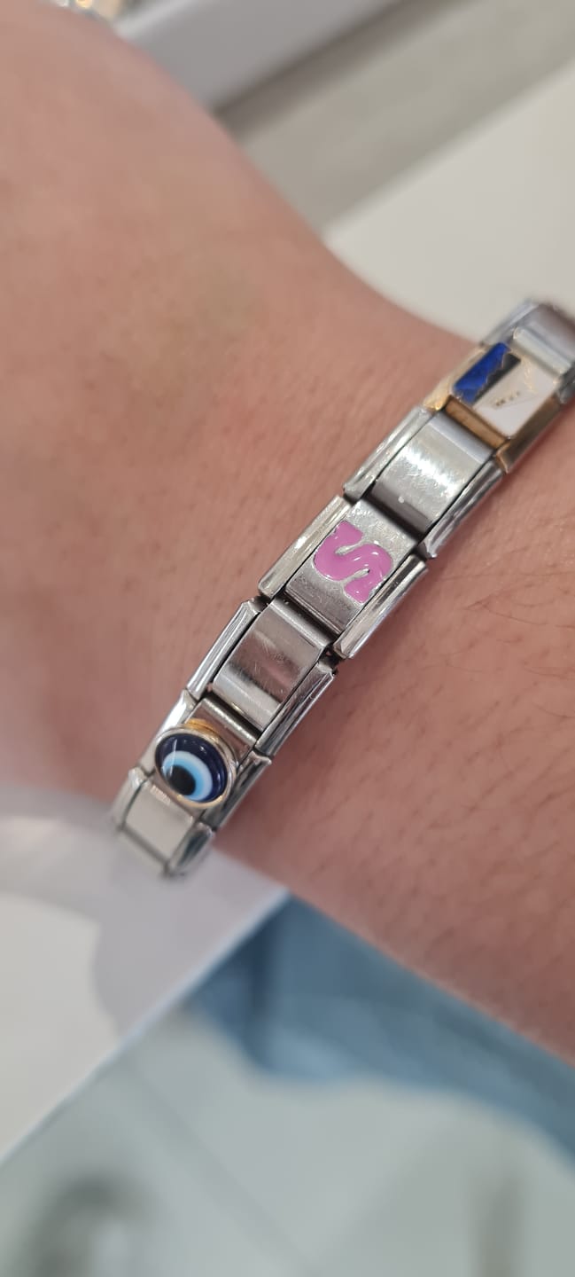 Customer photo review of Charm Inicial Lila