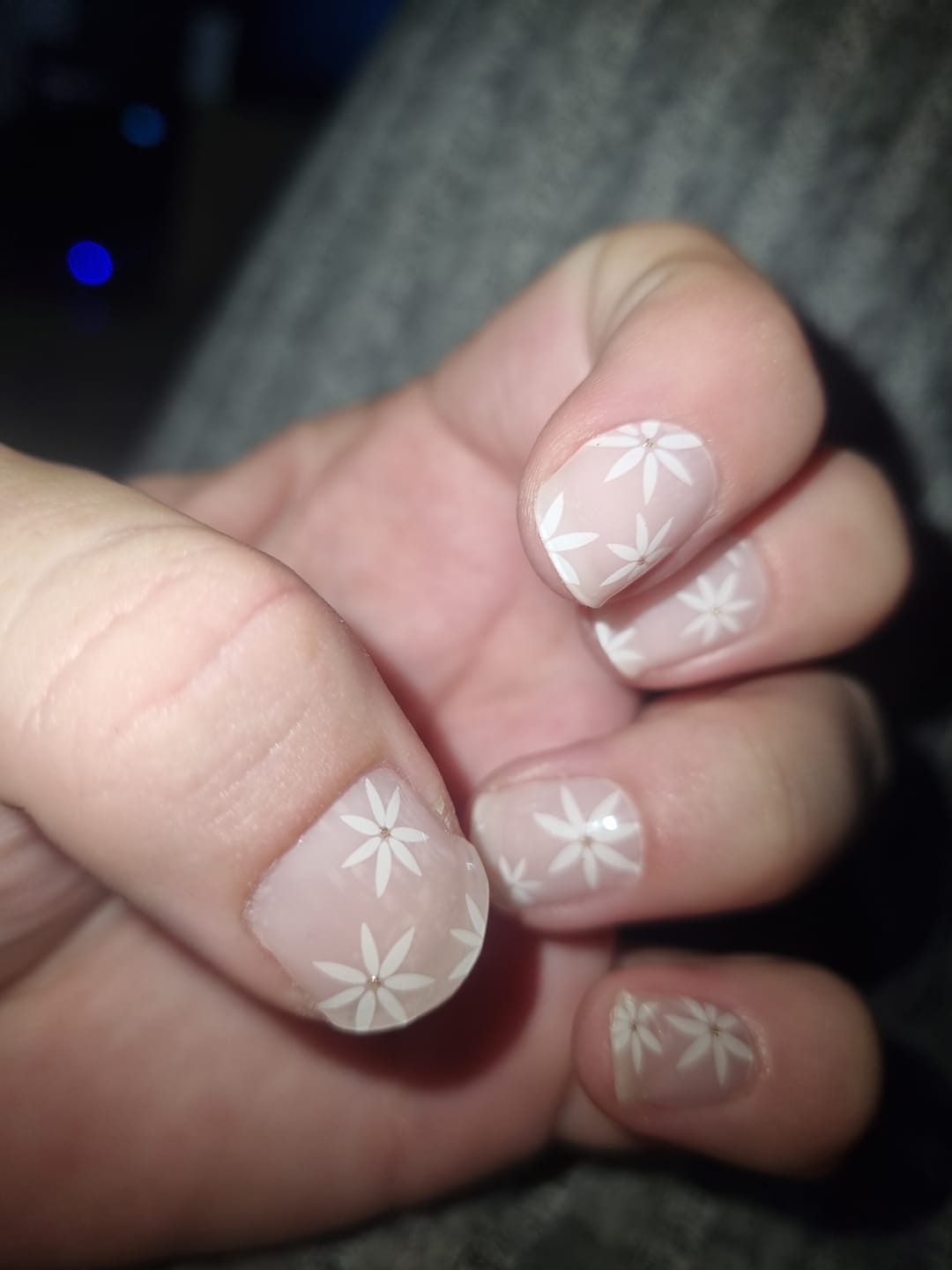 Customer photo review of Pretty Pink Daisies DIY Semicured Gel Nail Sticker Kit