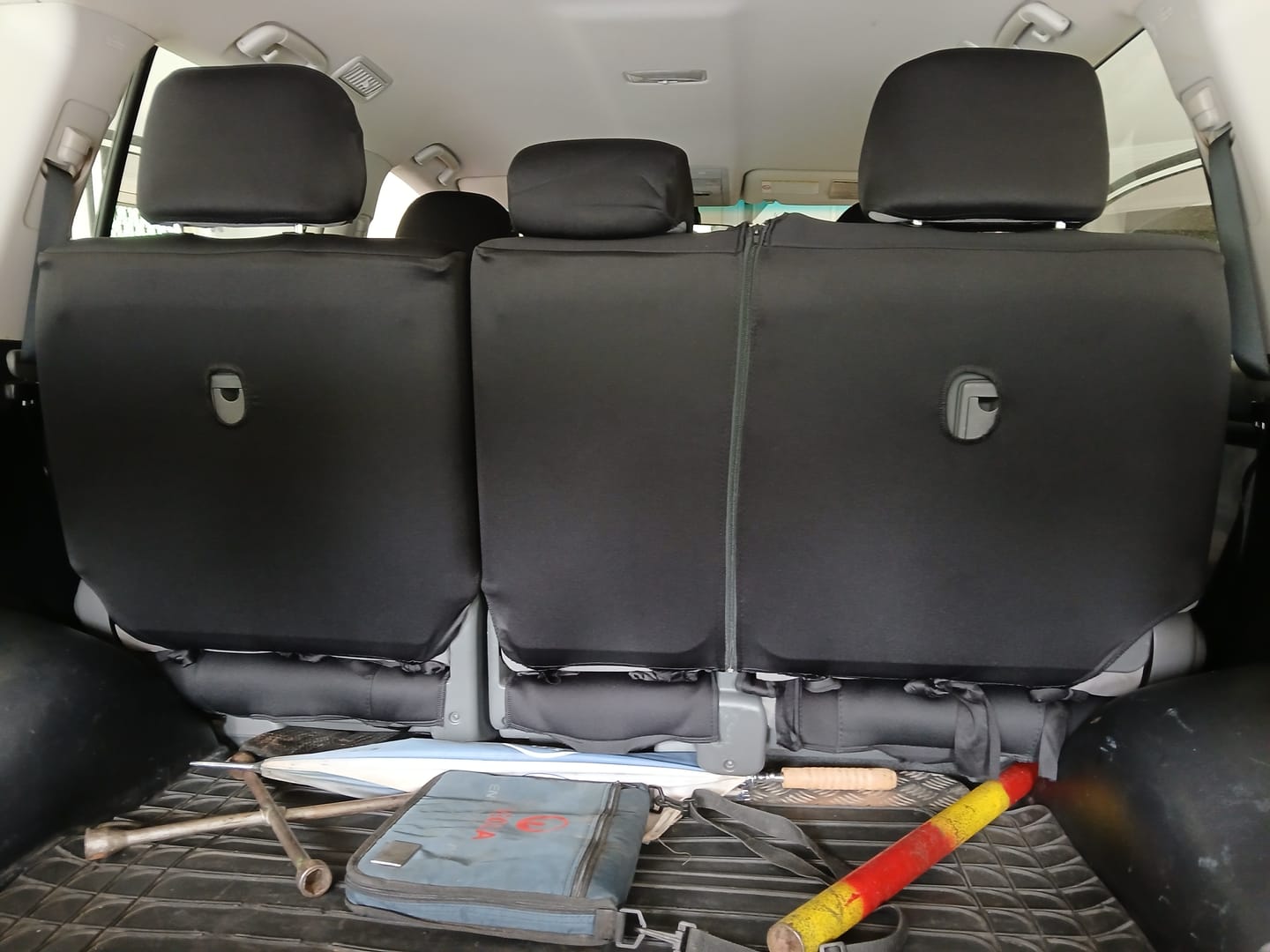 Customer photo review of Sharkskin Seat Covers for Toyota Landcruiser 200 Series GXL (11/2007-06/2021)