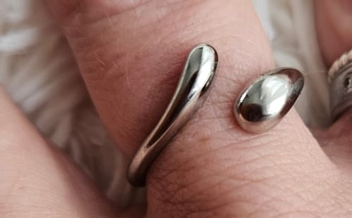 Customer photo review of Embraced Ring | 18K vergoldet