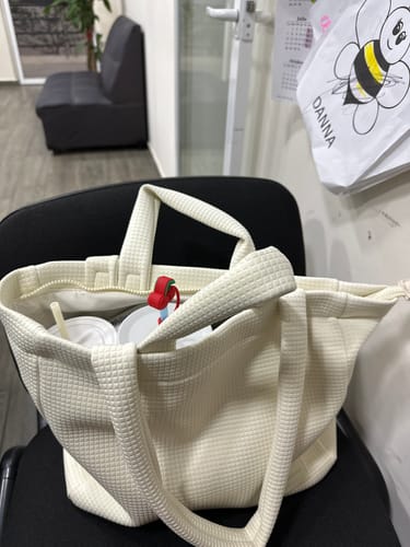 Customer photo review of Bolsa Tote Bag Nara Laptop 15.6" Cool Capital Blanco