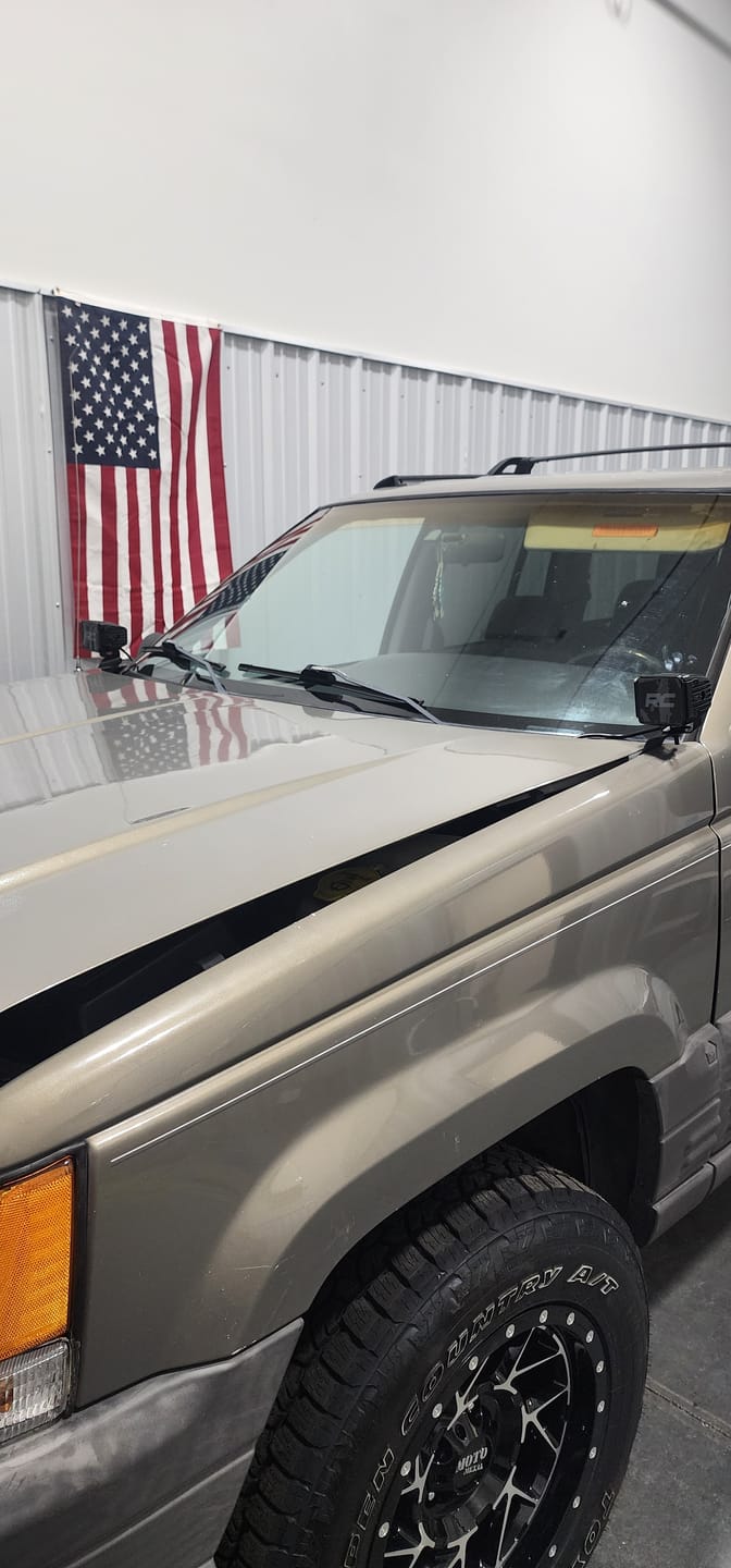 Customer photo review of 1993-1998 Jeep Grand Cherokee ZJ Hood Ditch Light Mounts