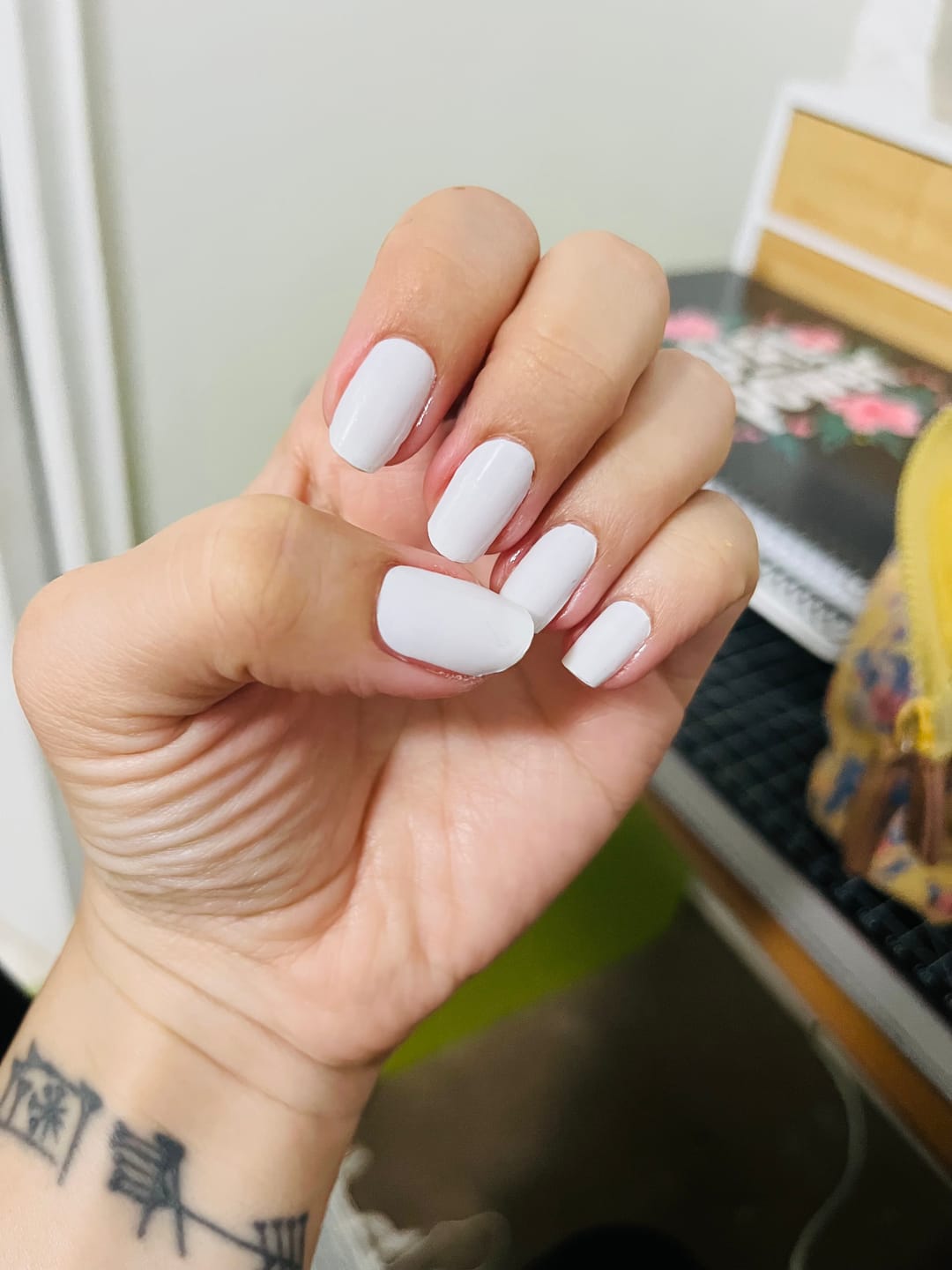 Customer photo review of Blanco Snow | Stickers de Esmalte