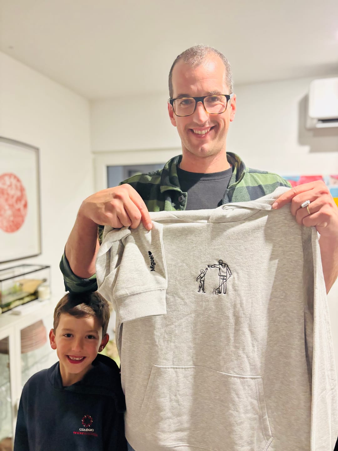 Customer photo review of Hoodie Retrato Line Art Personalizável