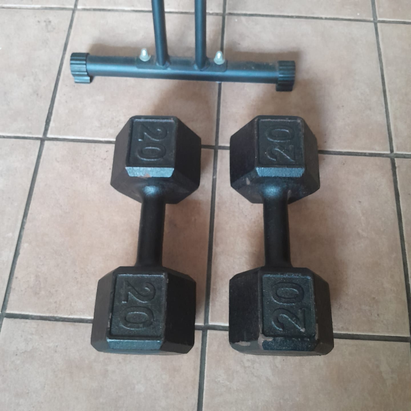 Customer photo review of Halter Dumbbell Sextavado Pintado