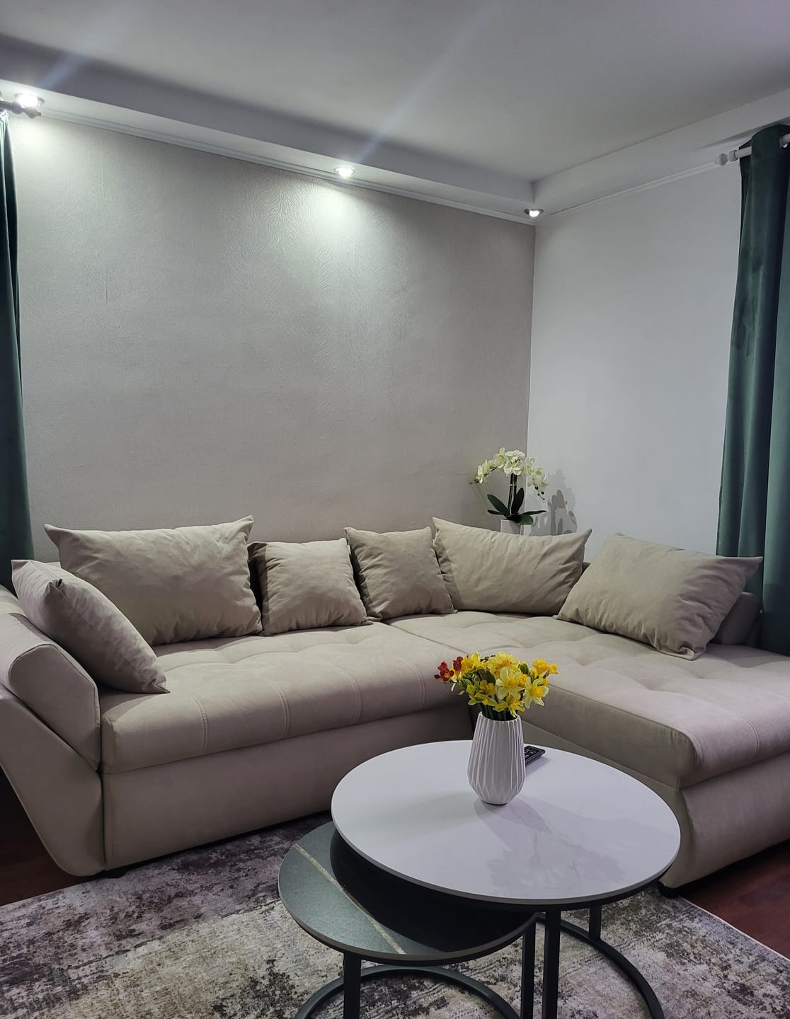 Customer photo review of Colțar extensibil dumonde cu ladă de depozitare si sezut confortabil din spuma HR, Loana Camel 270x185 cm