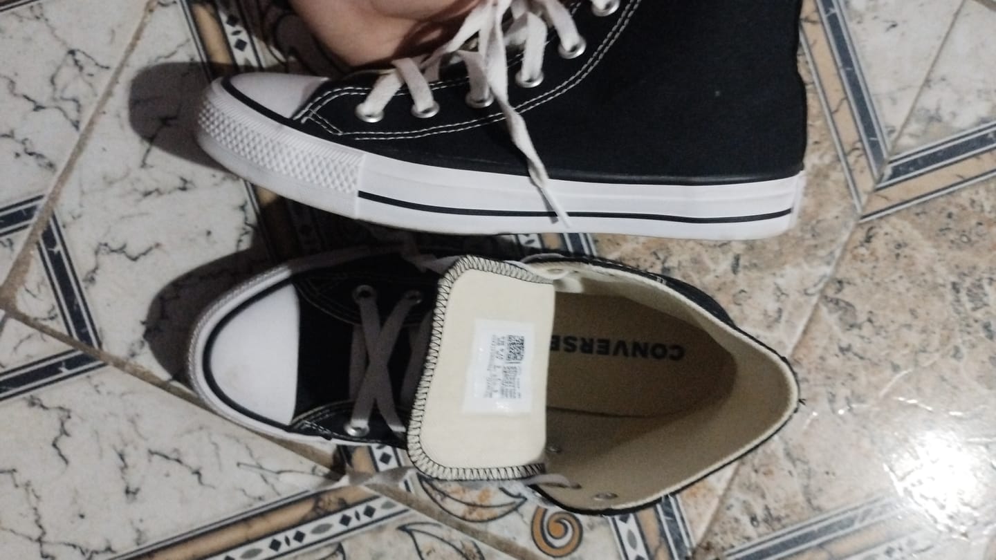 Customer photo review of Zapatillas Converse Chuck Taylor Hi Negro