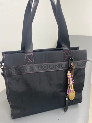 Reseña con foto de un cliente sobre Cartera De Hombro Notebook Nylon Llavero