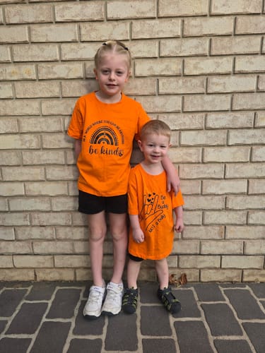 Customer photo review of BE KIND TSHIRT HARMONY DAY