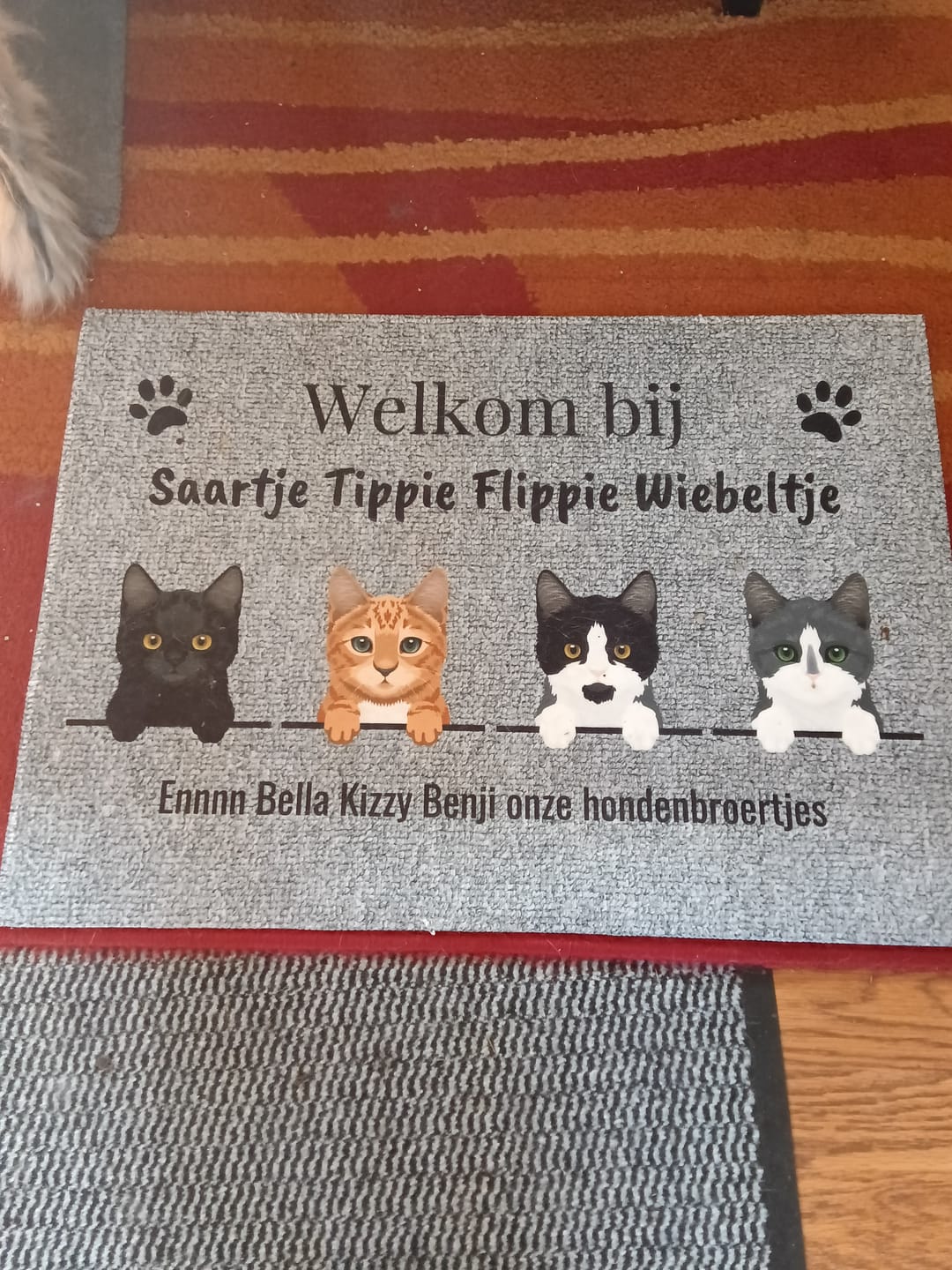 Customer photo review of Welkom bij - Gepersonaliseerde huisdier deurmat