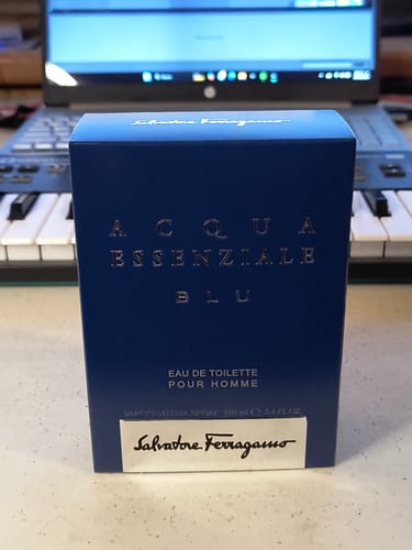 Reseña con foto de un cliente sobre Perfume Salvatore Ferragamo Acqua Essenziale Blu 100ml EDT