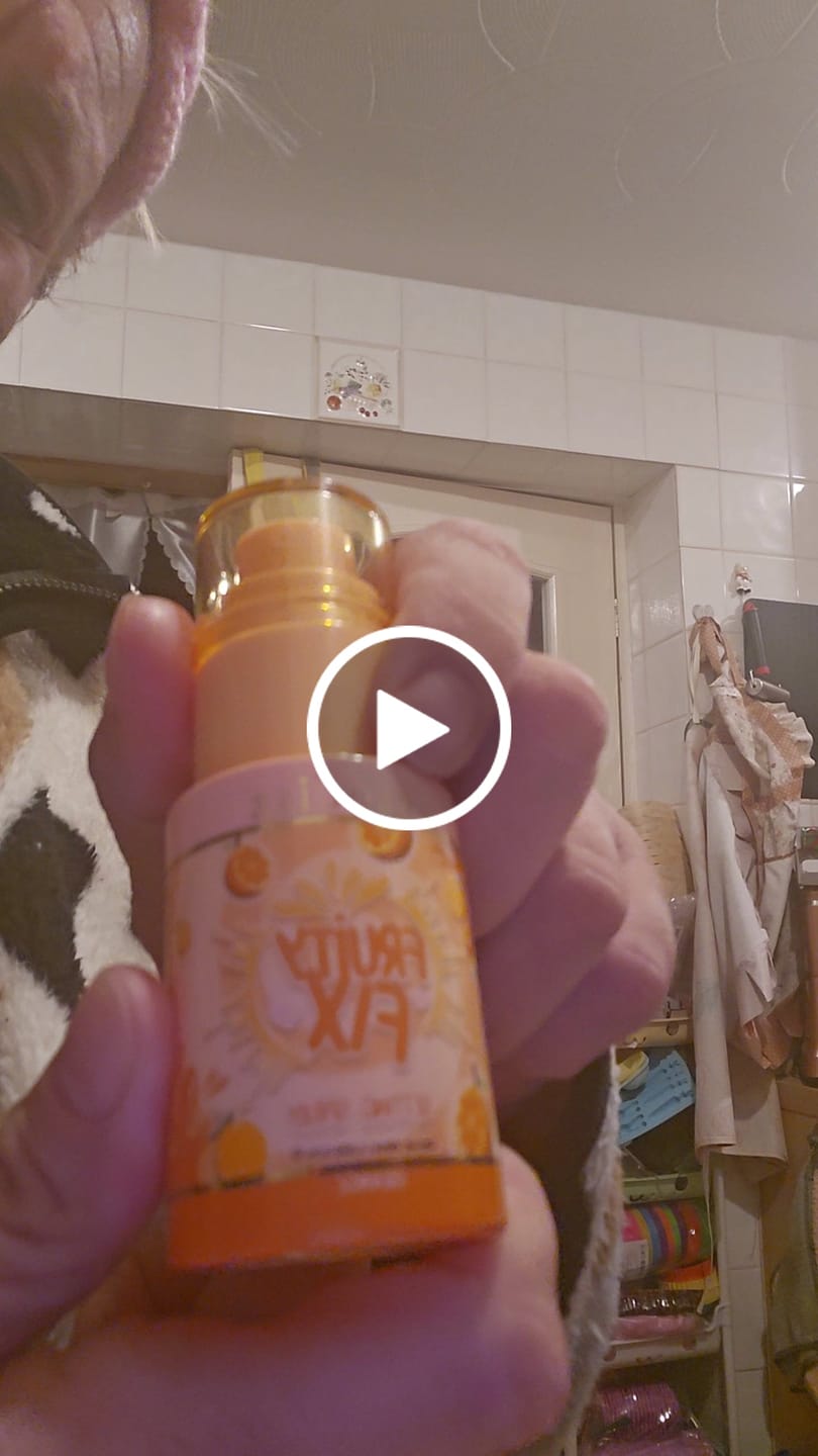 Customer video review of P.Louise Fruity Fix Orange Vitamin C Setting Spray