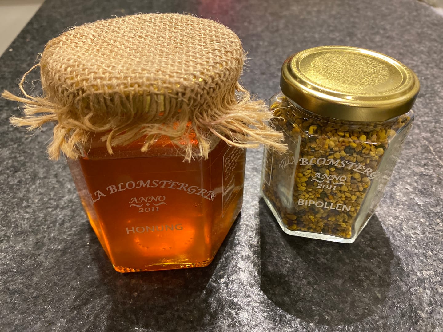 Customer photo review of 2 kg flytande honung + 110g bipollen för 579kr ink. fri frakt!