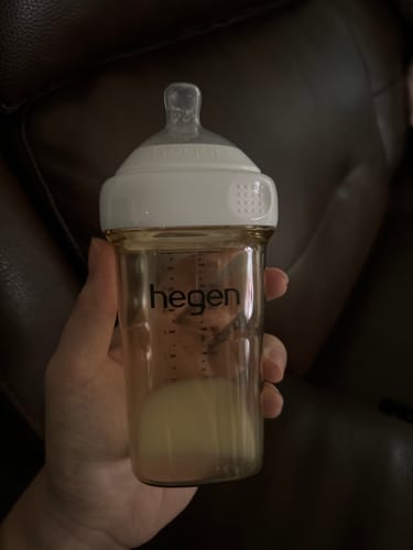 Customer photo review of Hegen PCTO™ 240ml/8oz Feeding Bottle PPSU, 2-Pack with 2 x Medium Flow Nipple (3 to 6 months)