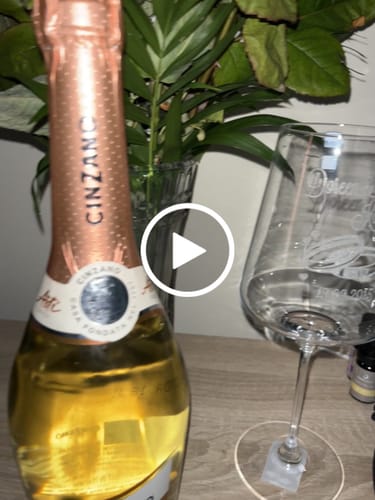 Customer video review of Leonardo Weingläser mit Gravur im "Wedding" Design als Set