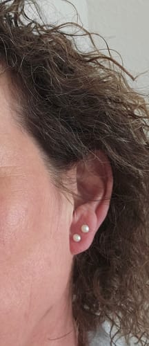 Customer photo review of Jacinta Perlen Ohrstecker | 18K vergoldet