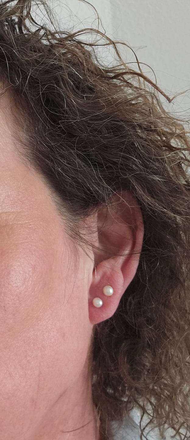 Customer photo review of Jacinta Perlen Ohrstecker | 18K vergoldet