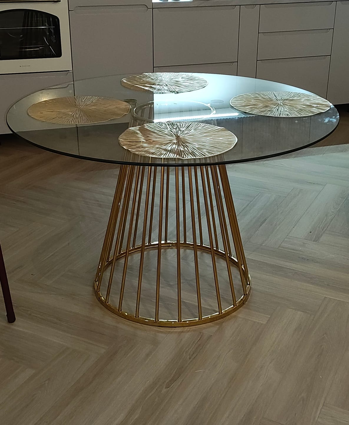 Customer photo review of Masa LIVERPOOL, transparent/auriu, sticla/metal, 120x120x75 cm