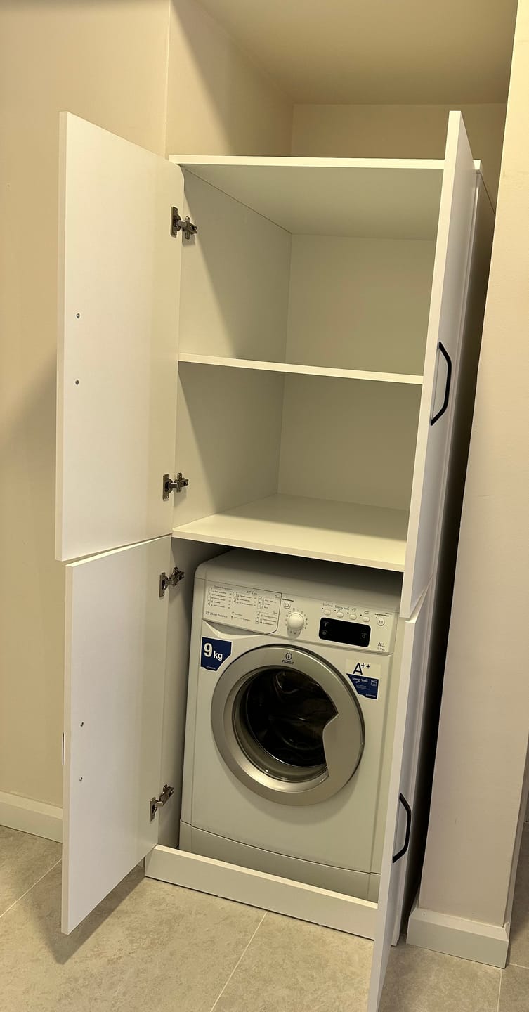 Customer photo review of Rani KD109 Çamaşır Makinesi Dolabı 4 Kapaklı 2 Raflı Banyo Dolabı Beyaz