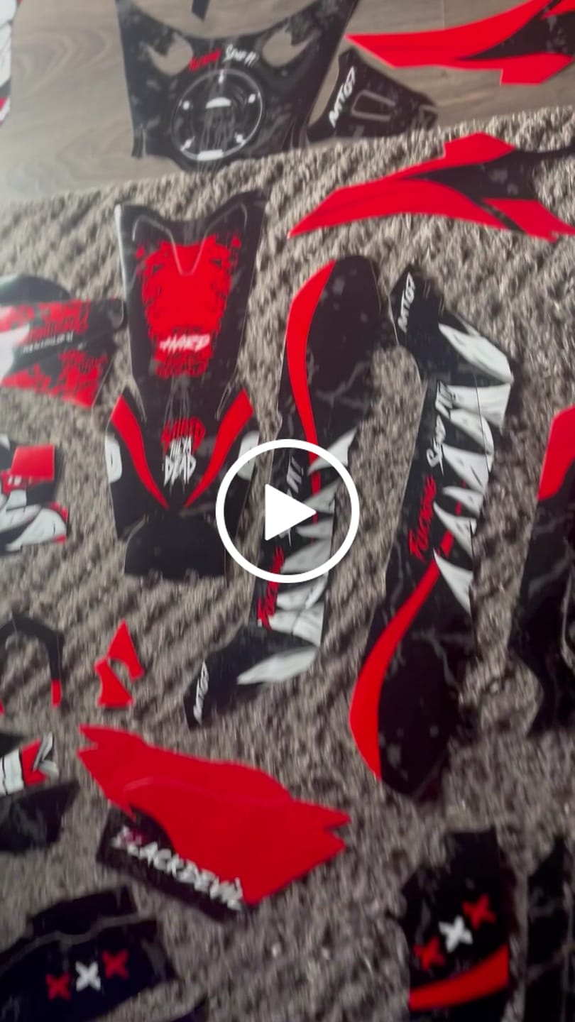 Customer video review of Epaisseur de vos stickers