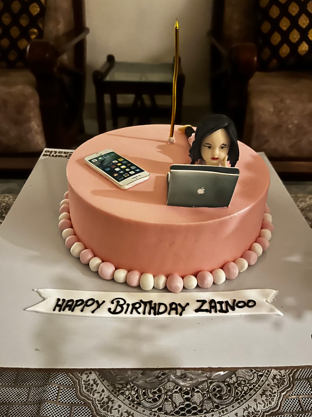 Customer photo review of Workaholic Girl Theme Cake