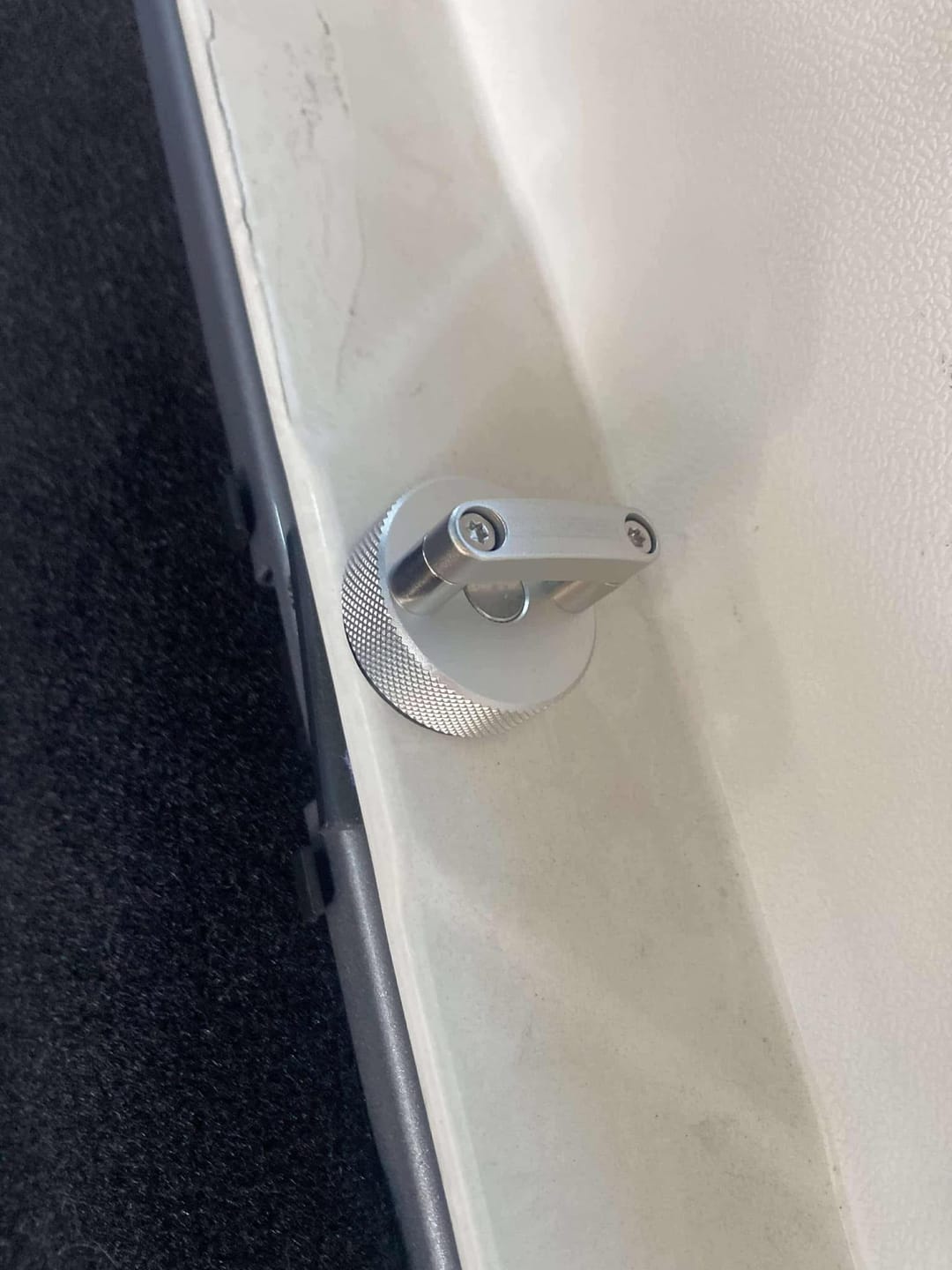 Customer photo review of JEEP Wrangler Hard Top Thumb Screws (Six Piece Set)