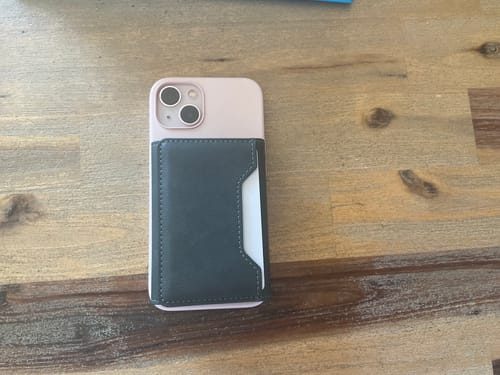 Customer photo review of Magsafe Multi Card Wallet Case