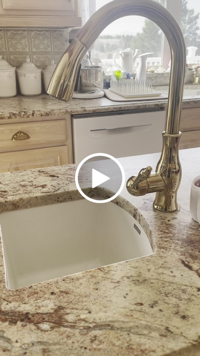 Customer video review of Victorian Single-Hole Kitchen Faucet With Pull Out Spout