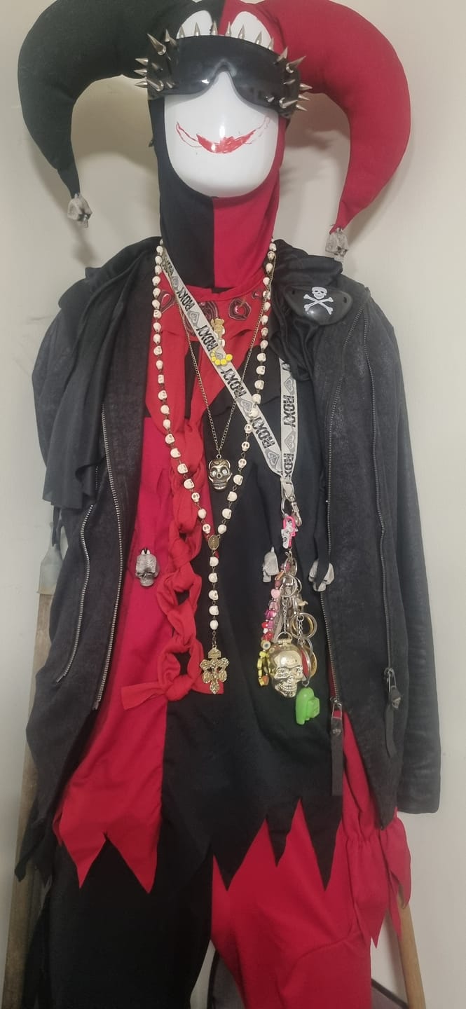 Customer photo review of FREE Today: Saint Benedict & Crucifix of 8 mm White Pine Skull Alloy Chain Rosary Necklace