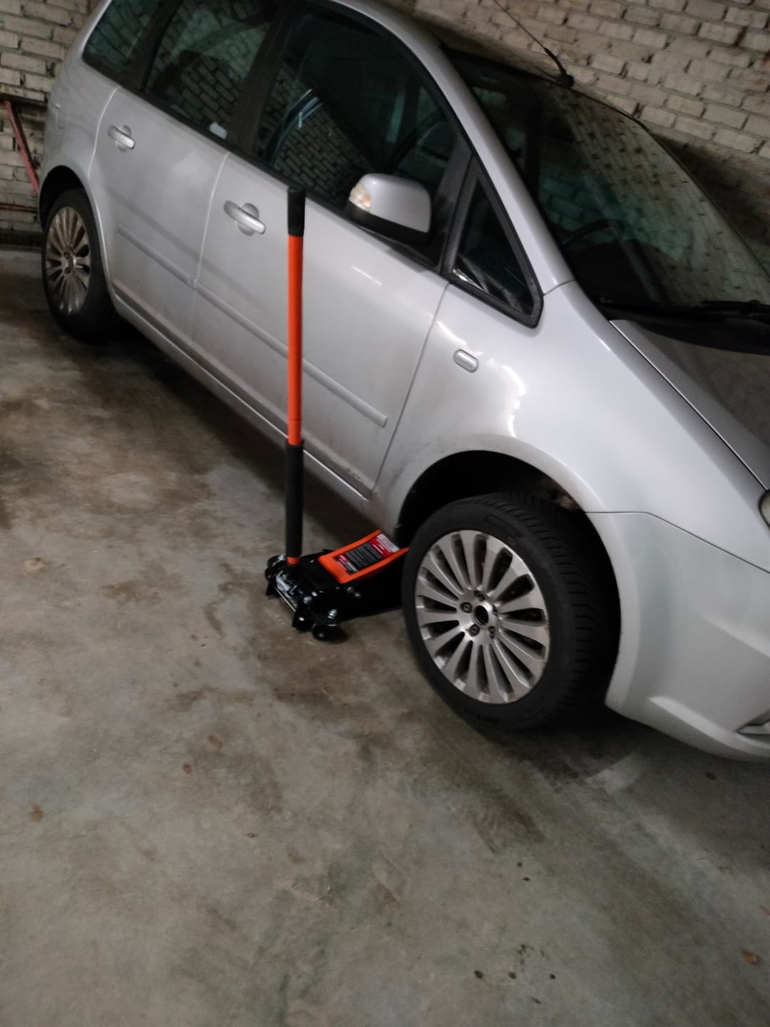 Customer photo review of HDKTOOLS® Garagekrik 3000KG | extra laag 75mm - 465mm | dubbele plunjers | snelle hefboom