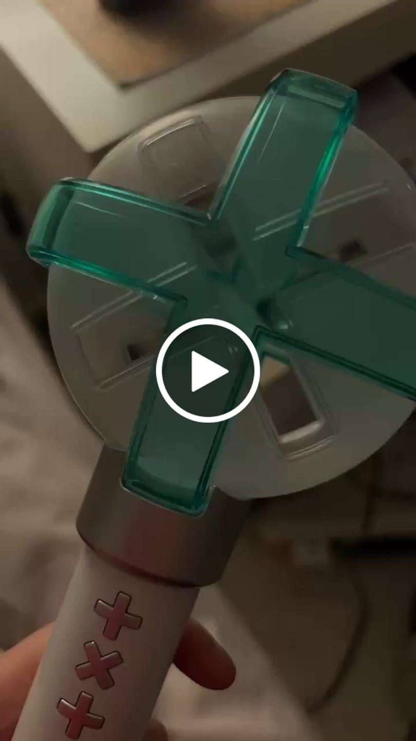 Customer video review of TXT - OFFICIAL LIGHT STICK VER.2