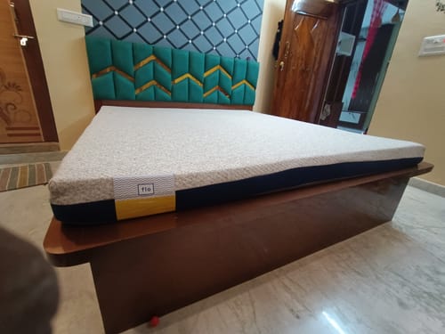 Customer photo review of Flo Anti-Gravity™ Latex Mattress 5 Inch