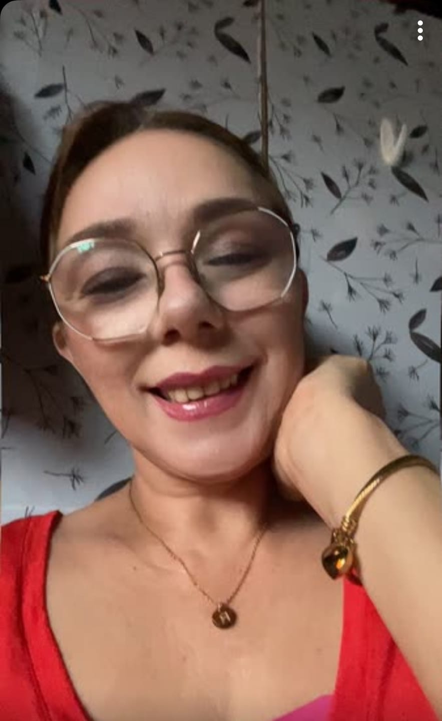 Customer photo review of Bracelete Love Banhado em Ouro 18k