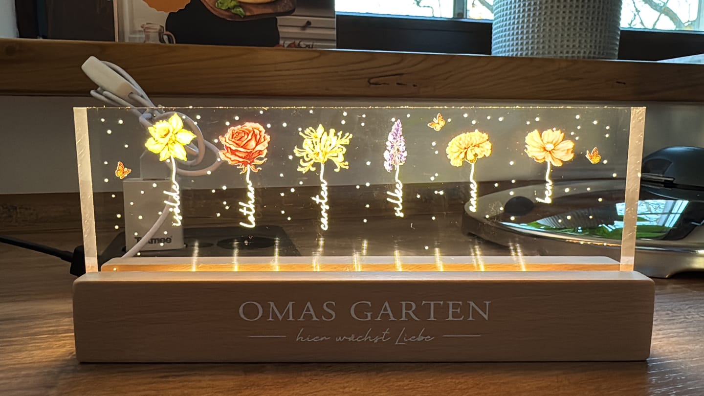 Customer photo review of Omas Garten - Personaliserter LED Aufsteller mit Blumen und Namen