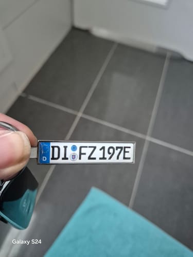 Customer photo review of Kennzeichen Schlüsselanhänger Mini Nummernschild Metall