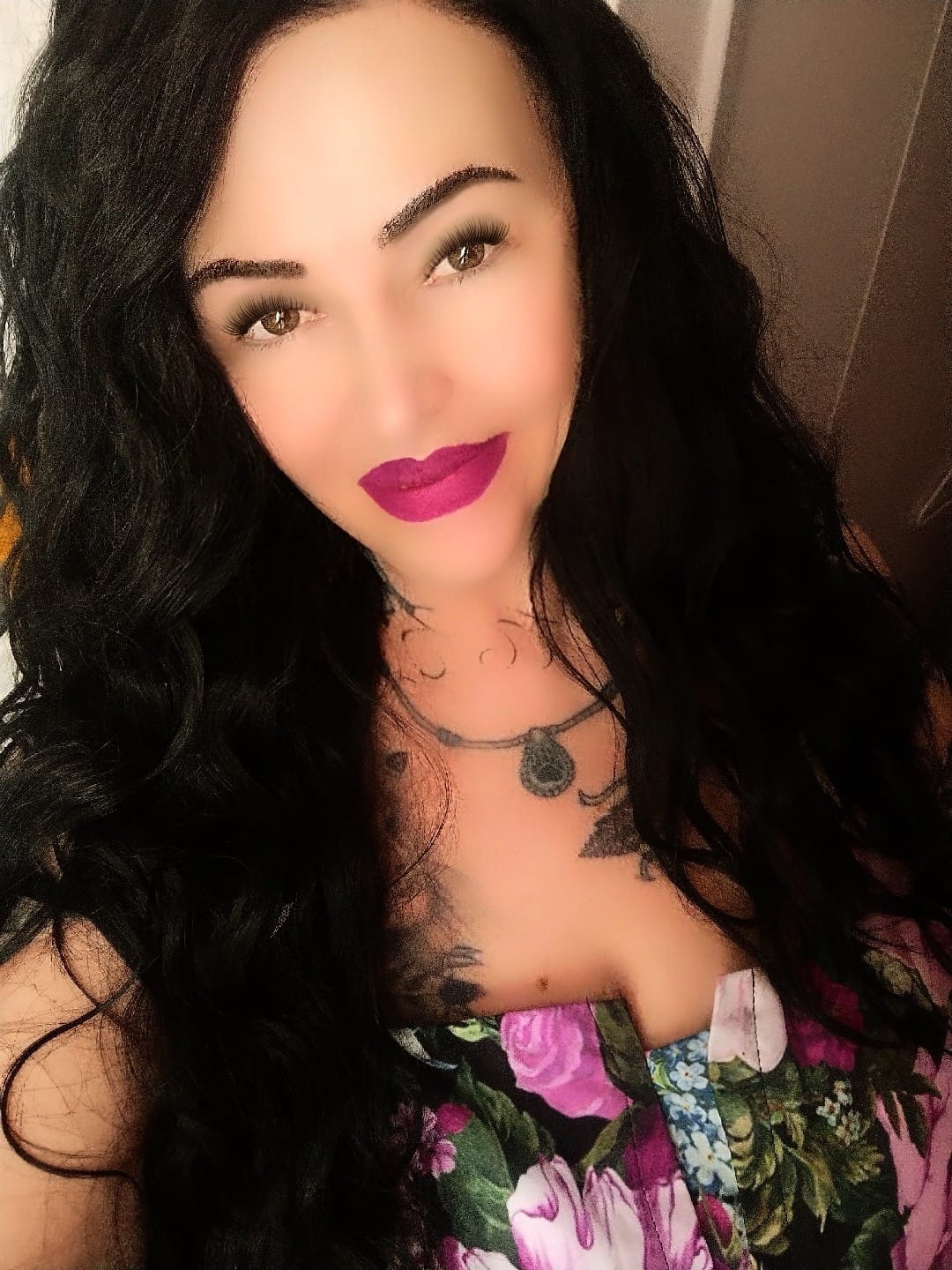 Customer photo review of Outre Melted Hairline Glueless HD Lace Front Wig - LORENZA 40"