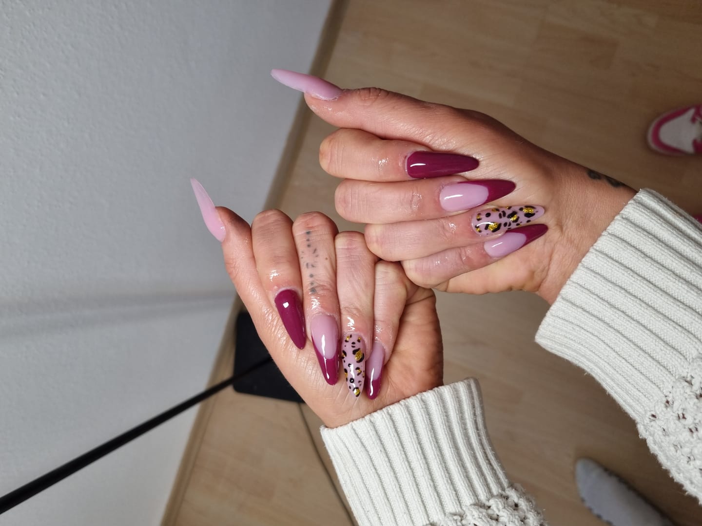 Customer photo review of 3in1 UV Nagellack - Hema frei - 90204 - tiefes lila rot