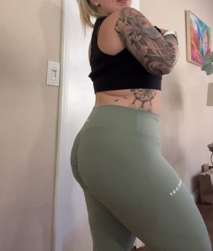Customer photo review of Define Leggings