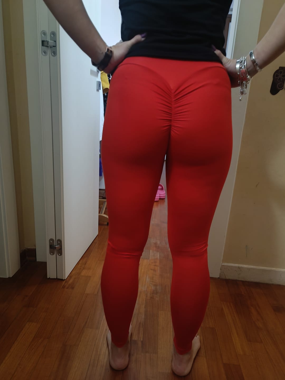 Customer photo review of LEGGINGS INTENSE RED
