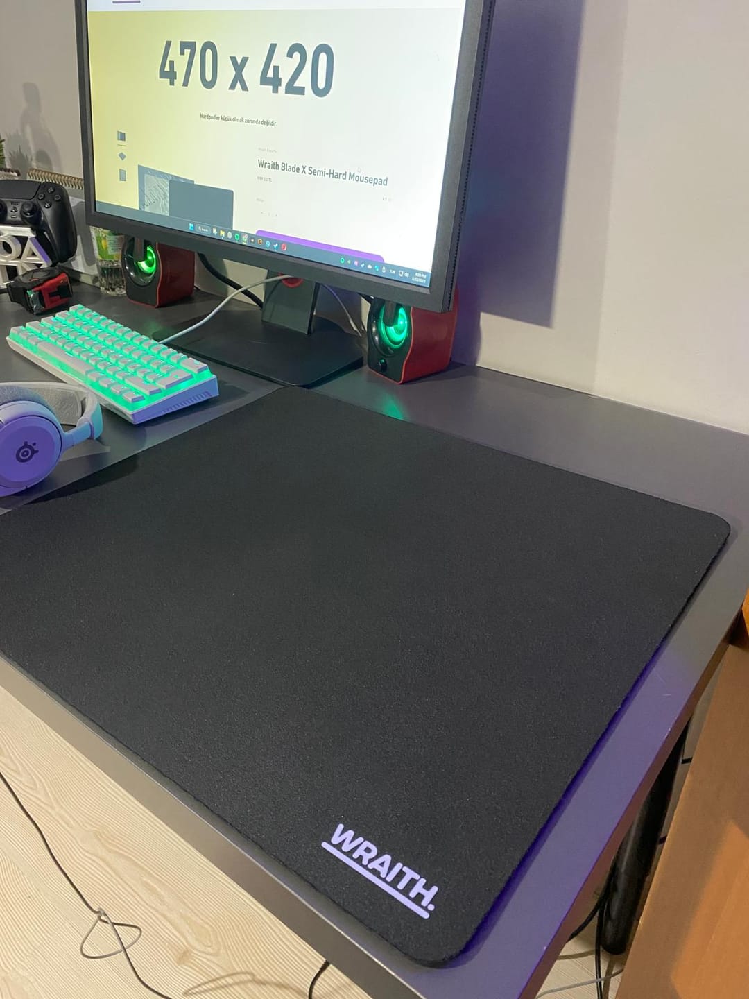 Customer photo review of Wraith Blade X Semi-Hard Mousepad