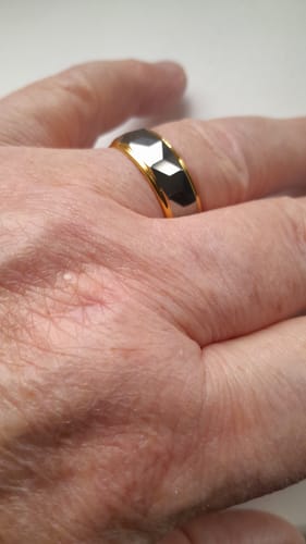 Customer photo review of 18k Gold Royal Black Ring
