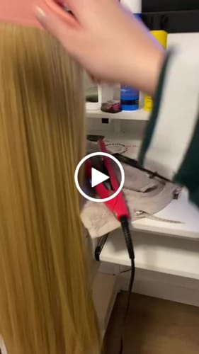 Customer video review of KOOLLIA-Genshin Impact Navia Long Yellow Hair Basic Wig