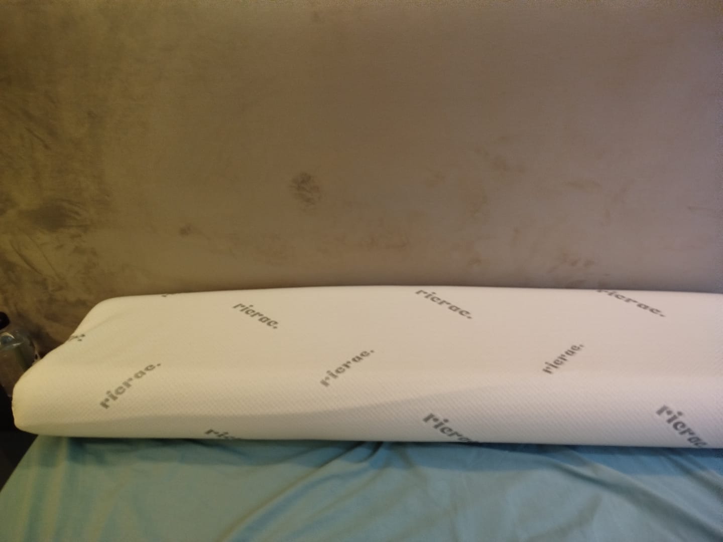 Customer photo review of Contour Memory Foam Long Pillow suitable for Neck & Shoulder Pain