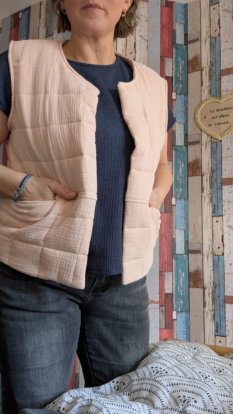 Customer photo review of Gilet Basile matelassé en double gaze de coton rose poudré
