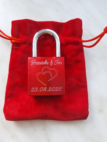 Customer photo review of Liebesschloss in Rot mit Gravur