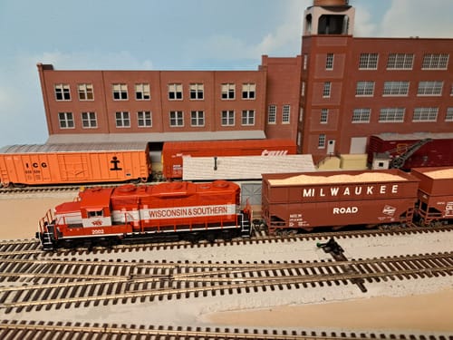 Customer photo review of BLI 7470 EMD GP20, WSOR 2002, Red and Gray, Paragon4 Sound/DC/DCC, HO