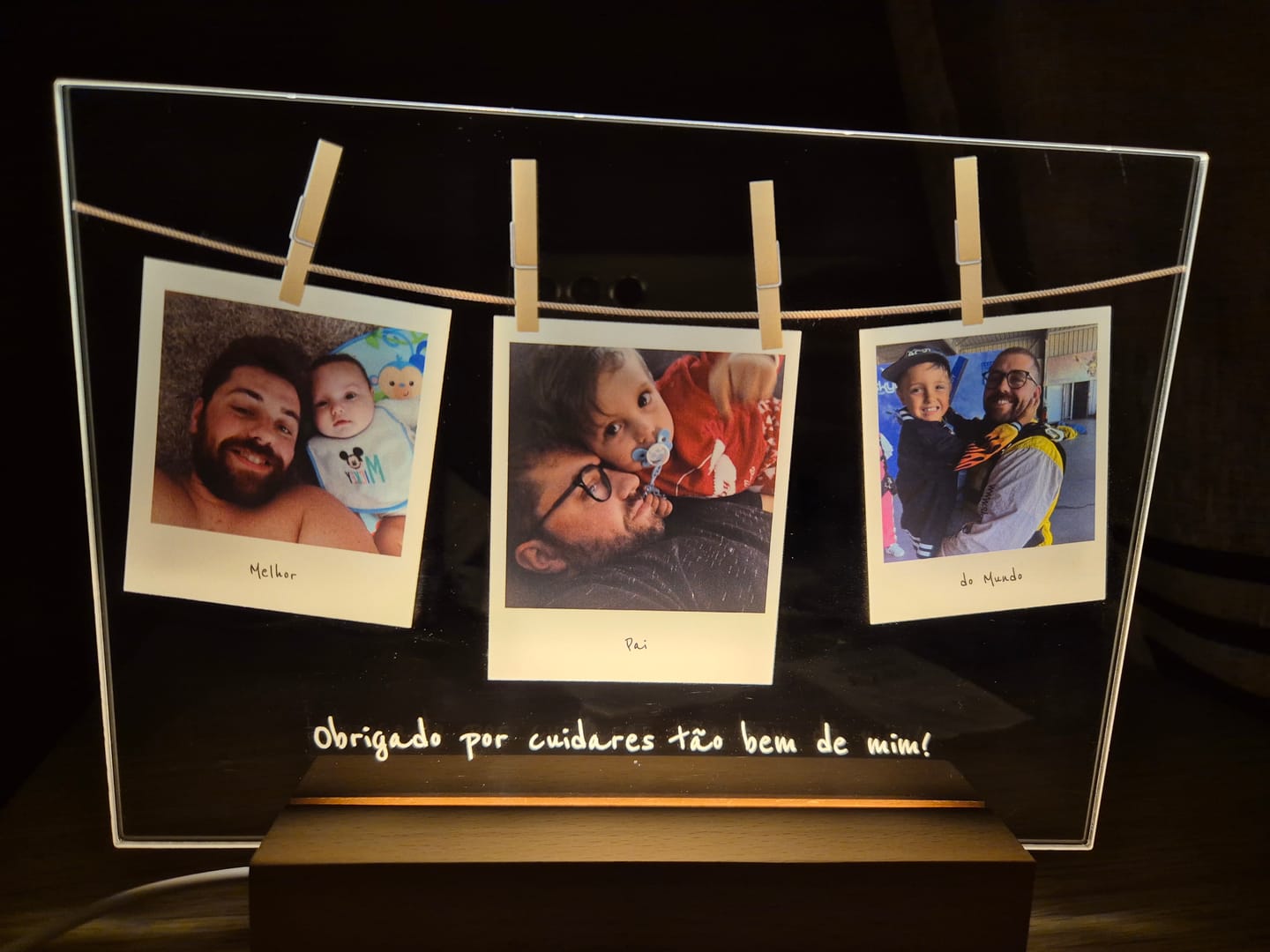 Customer photo review of Lâmpada c/ 3 Memórias Polaroid & Dedicatória