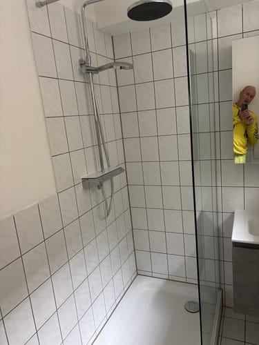 Customer photo review of SONNI Walk In/ Begehbare Dusche Duschabtrennung Duschwand Nano Klarglas Glasstärke 8mm Breite 70-120cm